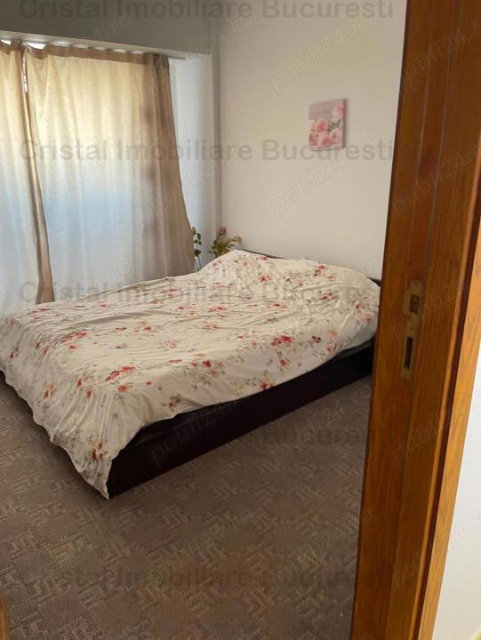 Vand apartament 3 camere zona Decebal