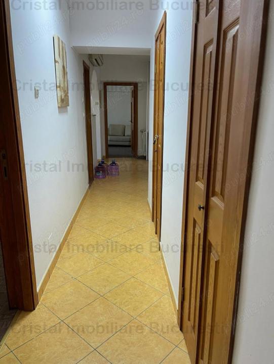 Vand apartament 3 camere zona Decebal