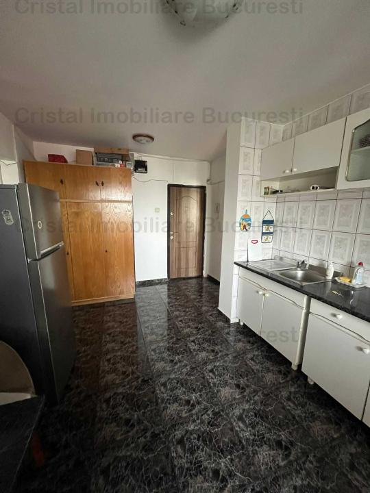 Apartament 2 camere, la 1 minut de metrou Piata Sudului. 