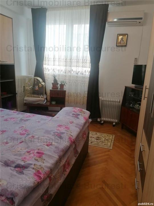  Vand apartament decomandat cu 3 camere, Titan, IOR