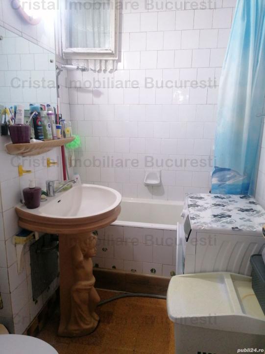  Vand apartament decomandat cu 3 camere, Titan, IOR