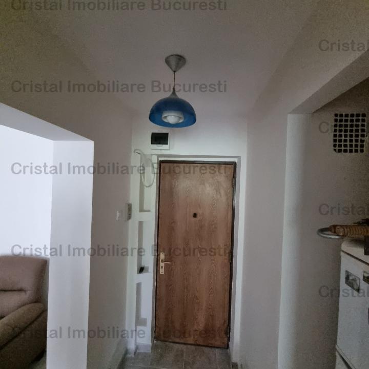 Inchiriez apartament de doua camere in zona Titan 