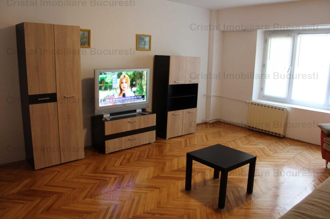 Inchiriez apartament 3 camere zona Unirii, decomandat, mobilat si utilat modern