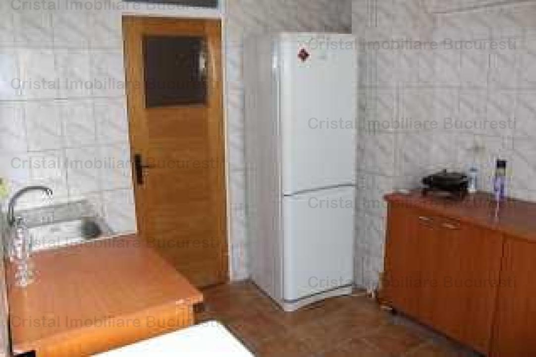 Inchiriez apartament 3 camere zona Unirii, decomandat, mobilat si utilat modern