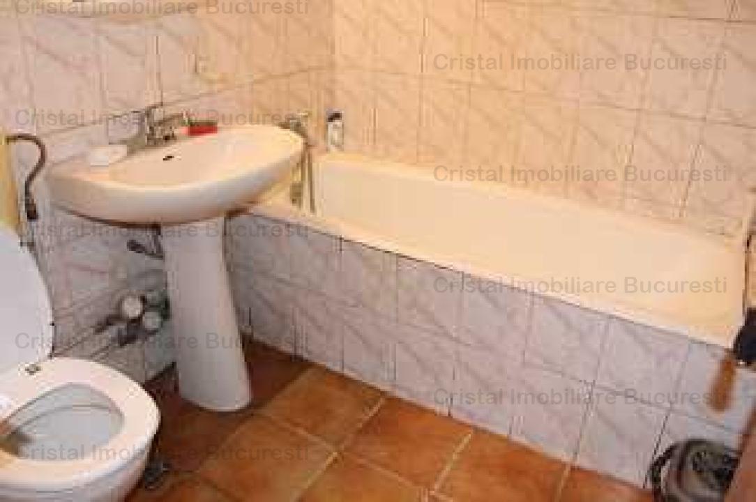 Inchiriez apartament 3 camere zona Unirii, decomandat, mobilat si utilat modern