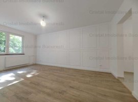 Vand apartament de 2 camere nemobilat in zona 1 Decembrie 