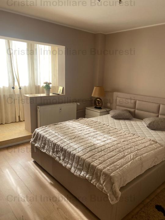 Inchiriez apartament 3 camere, zona Piata Muncii, cu loc de parcare