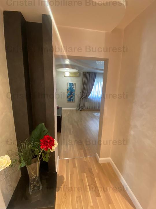 Inchiriez apartament 3 camere, zona Piata Muncii, cu loc de parcare