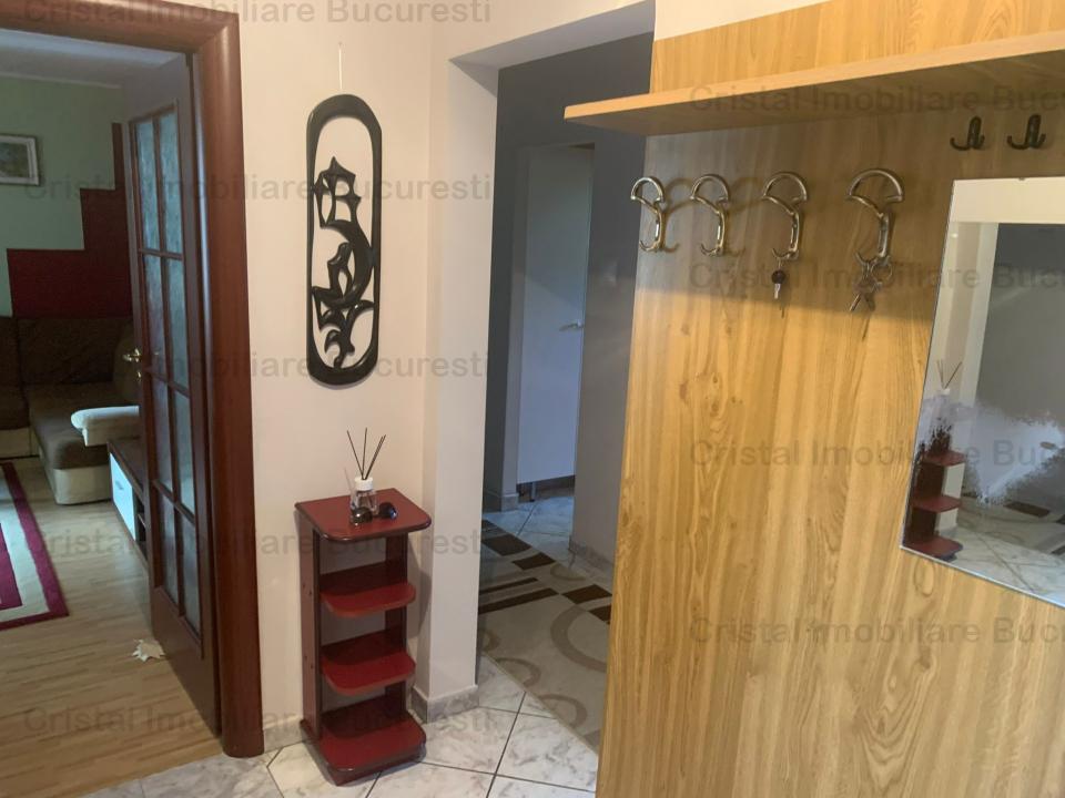 Inchiriez apartament de 4 camere in zona Titan 