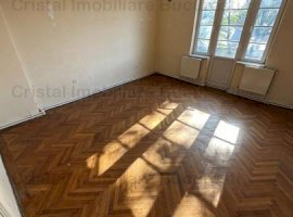 Vand apartament 5 camere in zona Calea Calarasilor