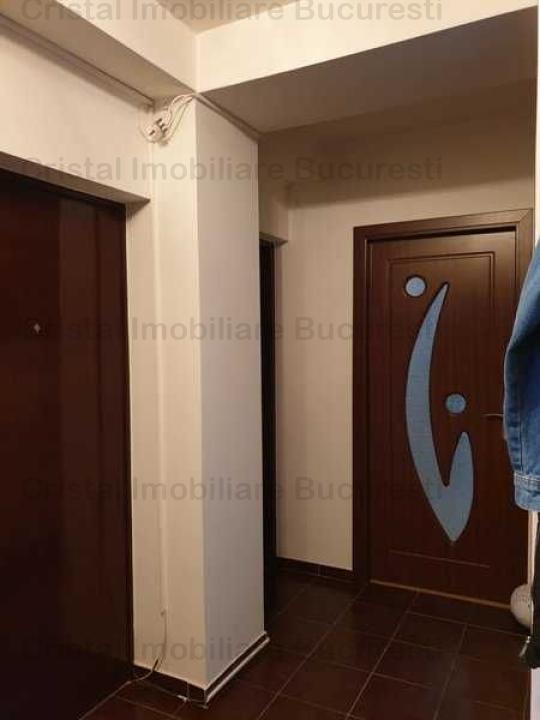 Apartament 3 camere, 2 grupuri sanitare, curte, zona Trapezului