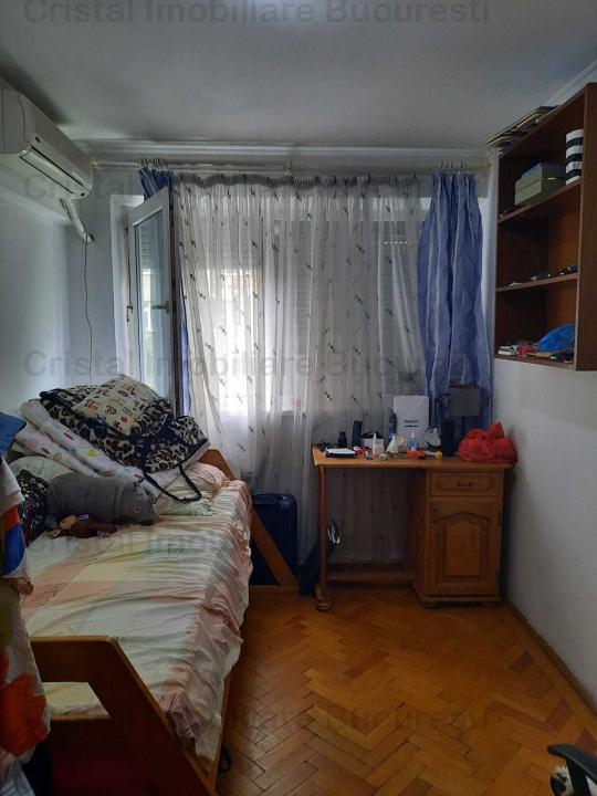 De vanzare 3 camere cu 2 bai si 2 debarale 