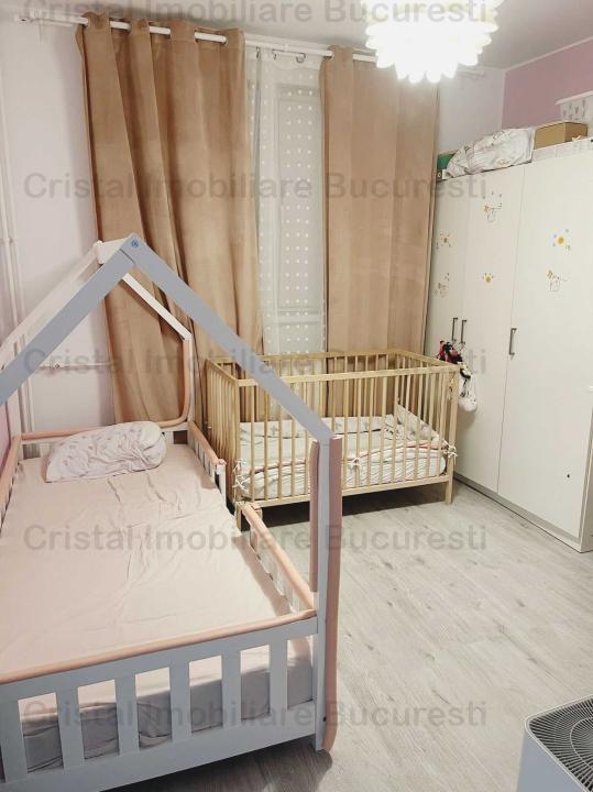 Vand apartament de de 3 camere mobilat si utilat in zona 1 Decembrie