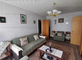 Vanzare apartament de 3 camere Jean Steriadi, pret negociabil.