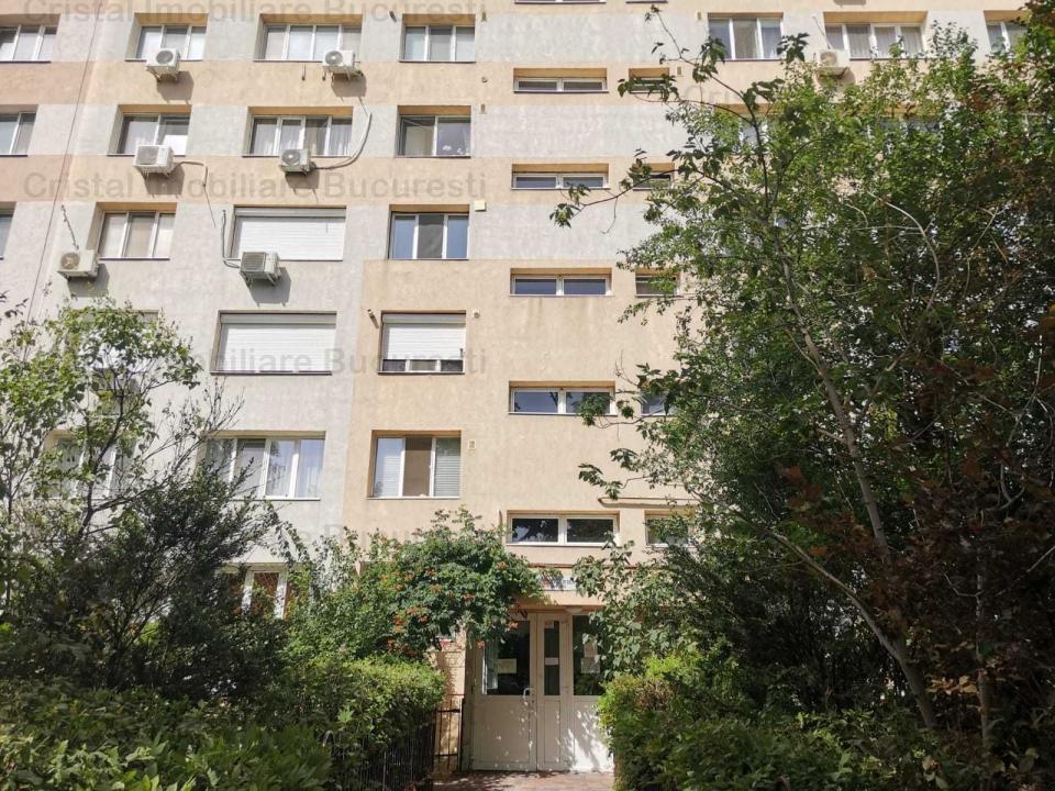 Vand apartament de 3 camere in zona Ozana