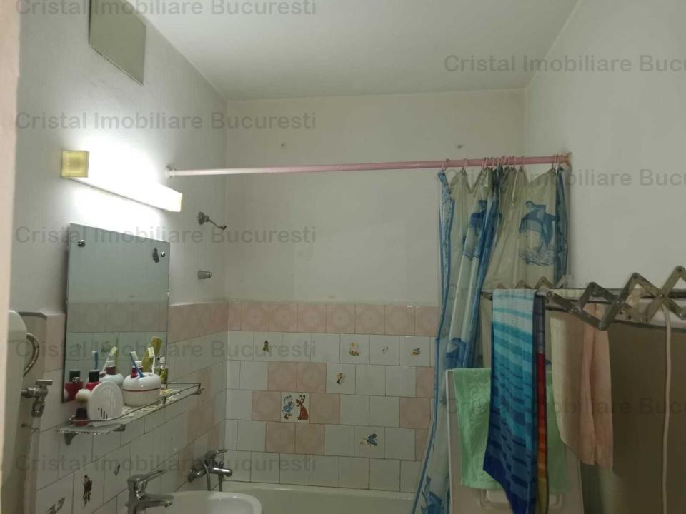 Vand apartament de 3 camere in zona Ozana