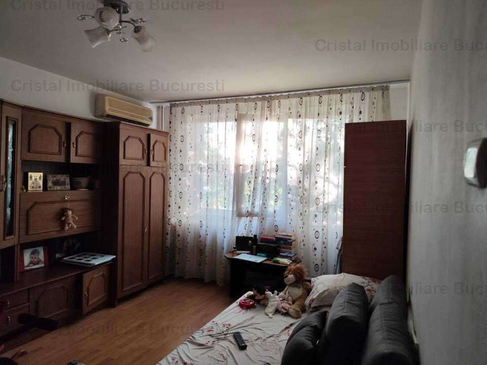 Apartament 2 camere decomandat, etaj 1/4 zona Titan -1 Decembrie