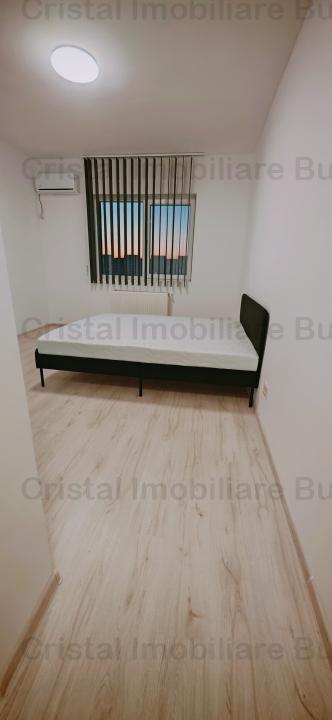 Inchiriez apartament de 3 camere-penthouse- in zona 1 Decembrie 