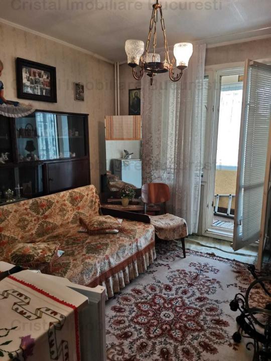 Vanzare apartament de 3 camere Jean Steriadi, pret negociabil.