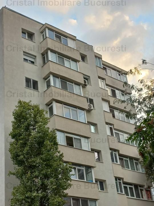 Apartament 4 camere , decomandat, geam la baie - 2 bai, metrou Dristor