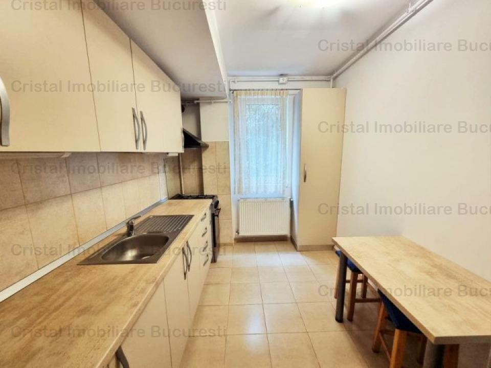 Apartament 3 camere, 2 bai, centrala, zona Titan langa parc Titanel