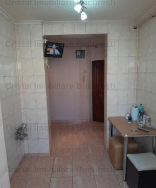 Apartament 3 camere, posibilitate centrala, strada Prevederii