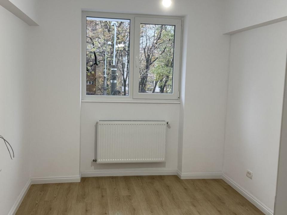 Apartament 3 camere de vanzare Drumul Taberei, metrou Raul Doamnei