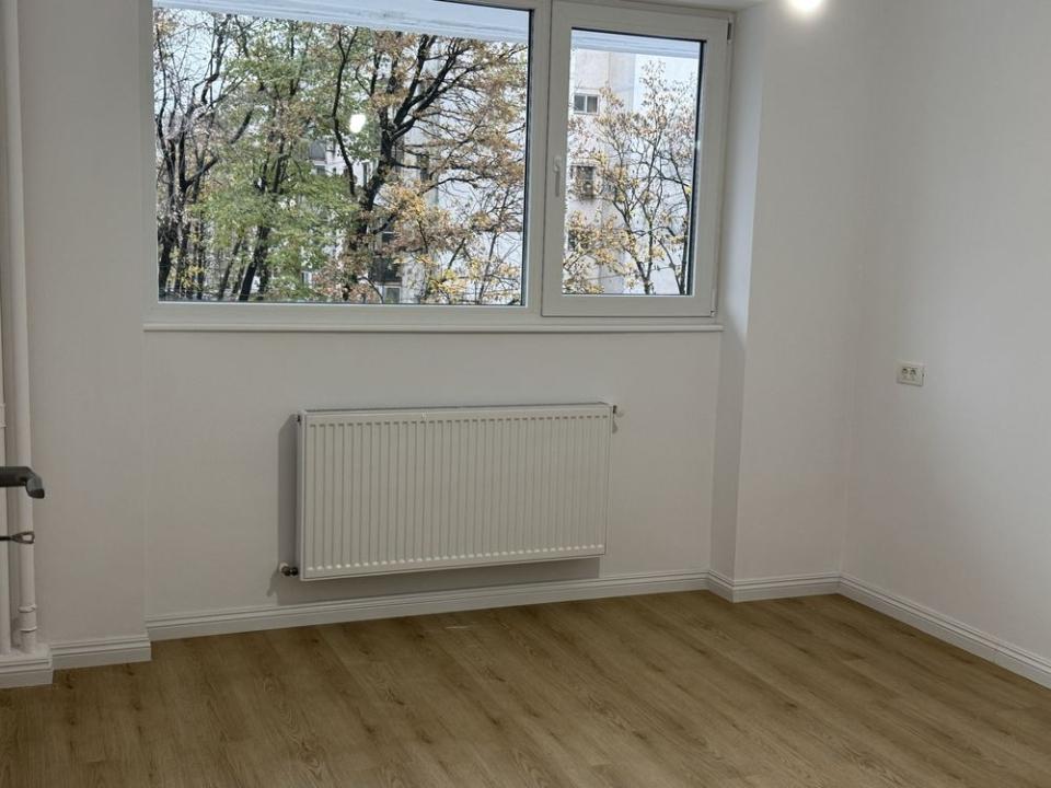 Apartament 3 camere de vanzare Drumul Taberei, metrou Raul Doamnei