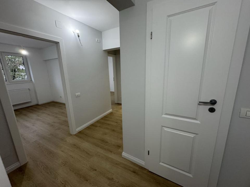 Apartament 3 camere de vanzare Drumul Taberei, metrou Raul Doamnei