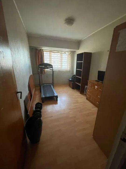 Apartament decomandat cu 4 camere situat pe soseaua Colentina