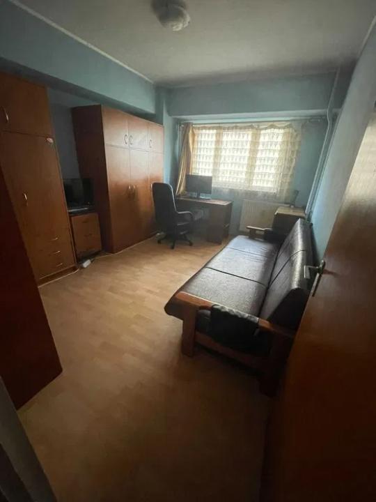 Apartament decomandat cu 4 camere situat pe soseaua Colentina