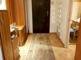 Apartament 3 camere, Centrala, etaj 1/4 , metrou 1 Decembrie