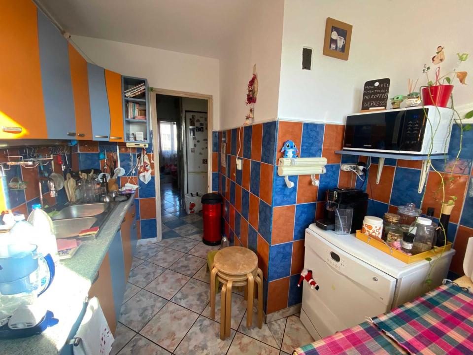 Apartament 4 camere cu Centrala, boxa, 2 bai in 1 Decembrie, Scoala 116