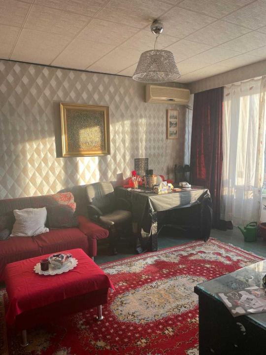 Apartament 4 camere cu Centrala, boxa, 2 bai in 1 Decembrie, Scoala 116