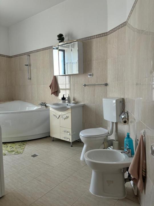 Apartament 3 camere, generos, zona centrala, Calea Calarasi - metrou Muncii