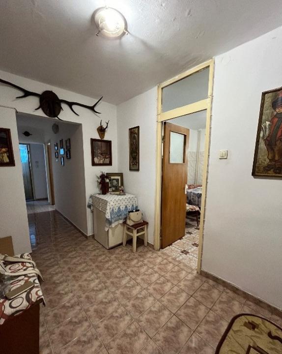 Apartament 3 camere, decomandat, 2 bai, parcul National , metrou Titan 10 min