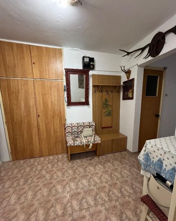 Apartament 3 camere, decomandat, 2 bai, parcul National , metrou Titan 10 min