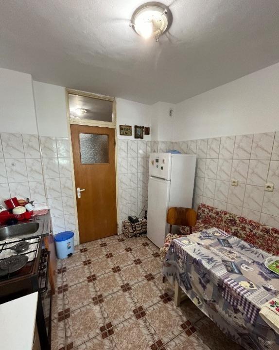 Apartament 3 camere, decomandat, 2 bai, parcul National , metrou Titan 10 min