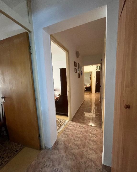 Apartament 3 camere, decomandat, 2 bai, parcul National , metrou Titan 10 min