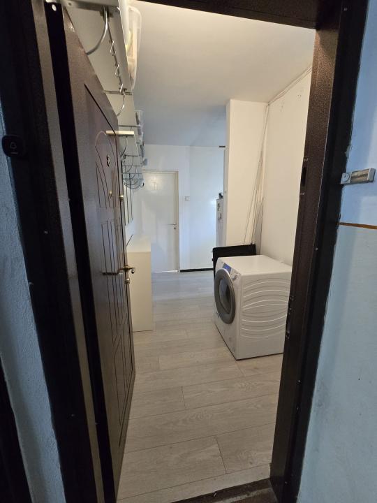 Apartament foarte luminos, 2 camere, la 2 min de metrou Eroii Revolutiei.