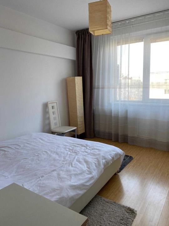 Apartament 3 camere, decomandat, centrala proprie, metrou