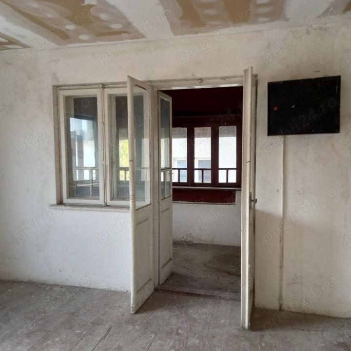 4 camere de vanzare intr-o vila interbelica