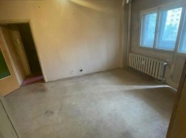 4 camere de vanzare stefan Cel Mare