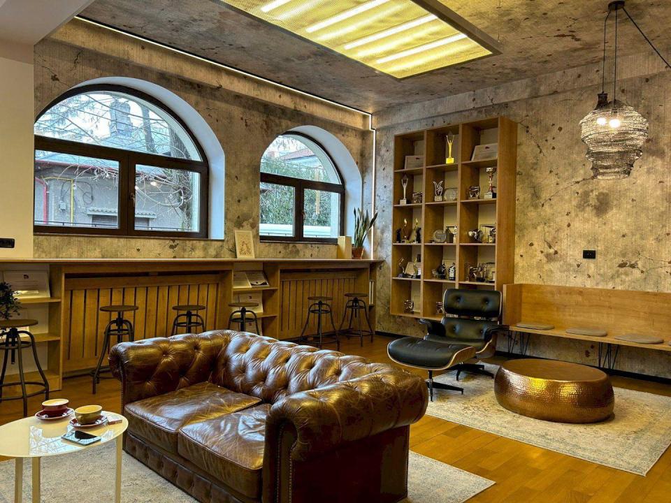 Casa moderna, 14 camere, finisaje lux, Barbu Vacarescu - metrou Stefan cel Mare