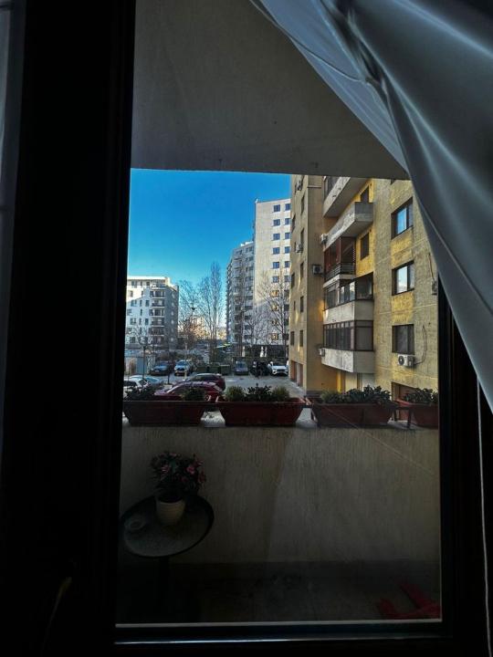 Apartament 3 camere, 3 - 4 min metrou Mihai Bravu, parcare inclusa, centrala