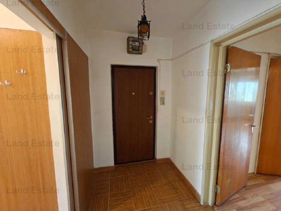 Apartament cu 5 camere Ozana - 1 Decembrie ( 800 m Metrou )