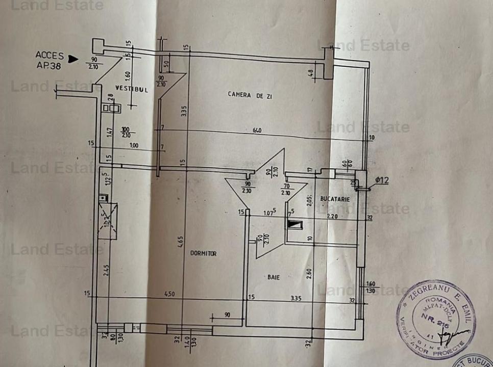 Apartament cu 3 camere Bulevardul Tineretului ( Vedere Spate )