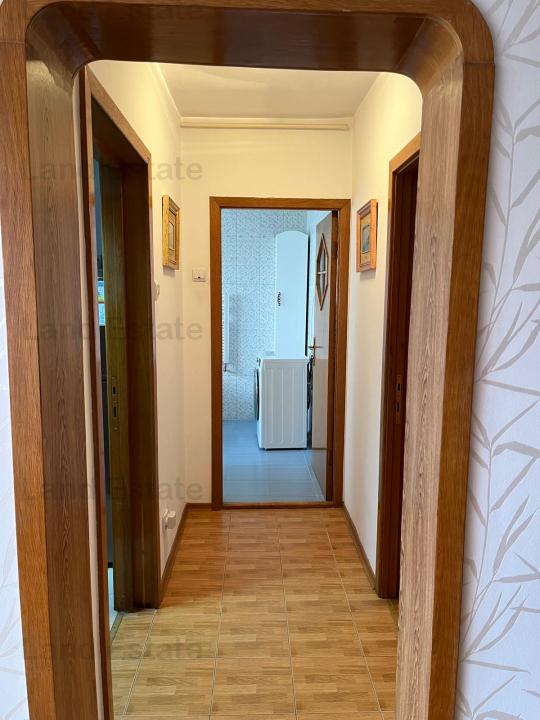 Apartament cu 3 camere Bulevardul Tineretului ( Vedere Spate )