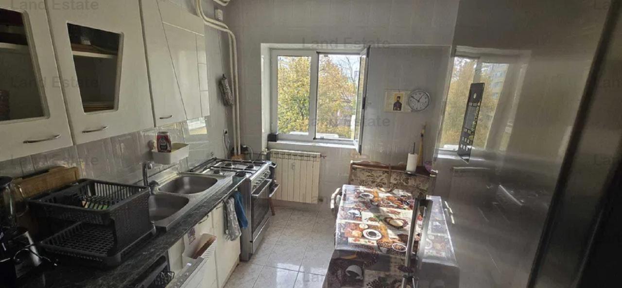 Apartament cu 3 camere Doamna Ghica - Bd. Lacul Tei