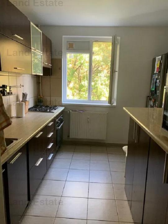 Apartament cu 4 camere Brancoveanu - Izvorul Trotusului